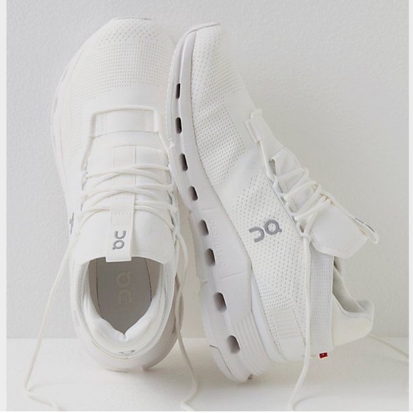 On Cloudnova Running Shoes White - Picture 2 of 11